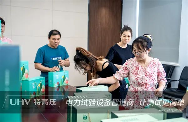 浓浓端午情，，，，，，粽香暖人心 | 武汉银娱优越会官网为职工发放端午福利(图4)