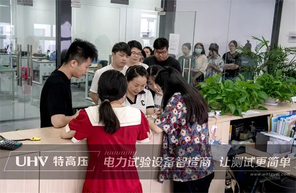 浓浓端午情，，，，，，粽香暖人心 | 武汉银娱优越会官网为职工发放端午福利(图10)